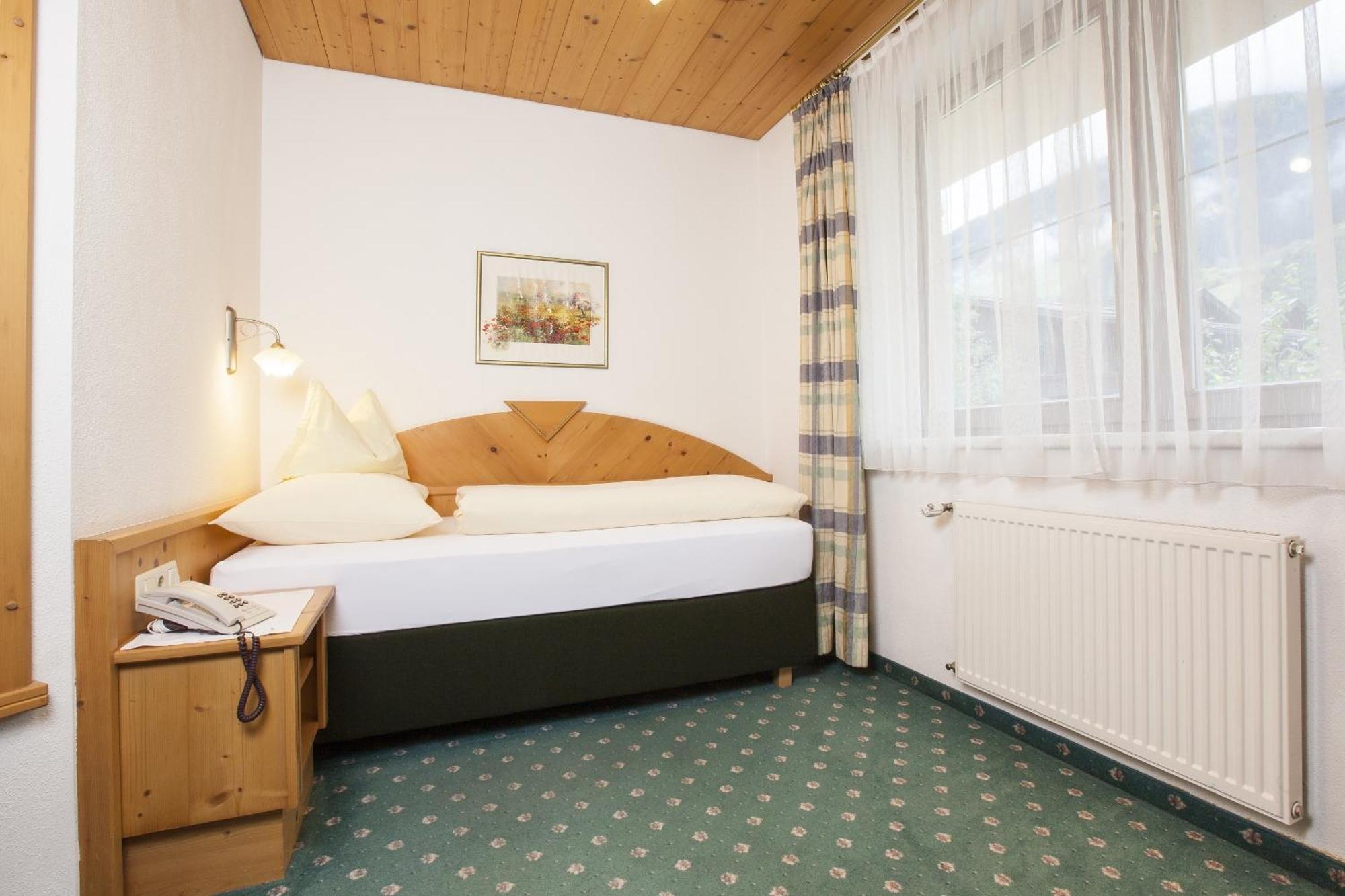 Hotel & Appartements Alpenresidenz Viktoria Neustift im Stubaital Pokoj fotografie